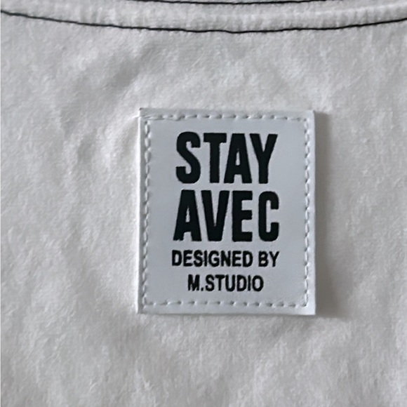 NWOT | White crop top t shirt with ribbon side slit | Fits Women’s M - L - Picture 4 of 4